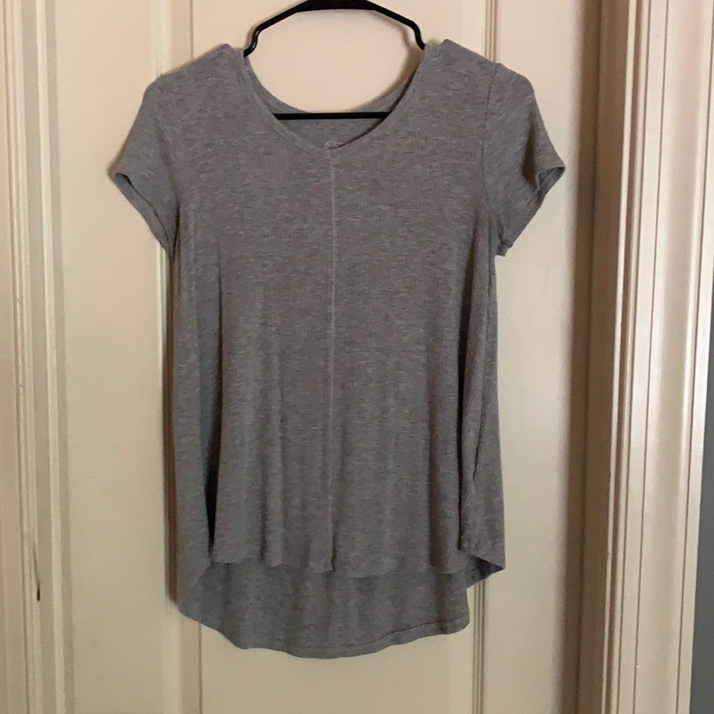 grey flowy t-shirt